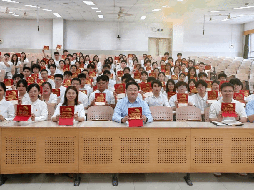5-2 化学化工学院 政治生日卡.png